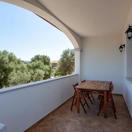 Casa Michela شقة Padru